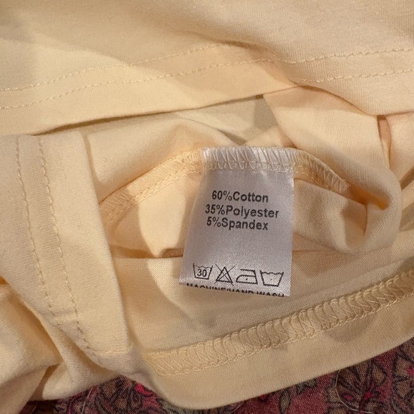 Women’s Cream Graphic T-Shirt “In My Grandma Era” NWOT - Picture 8 of 11